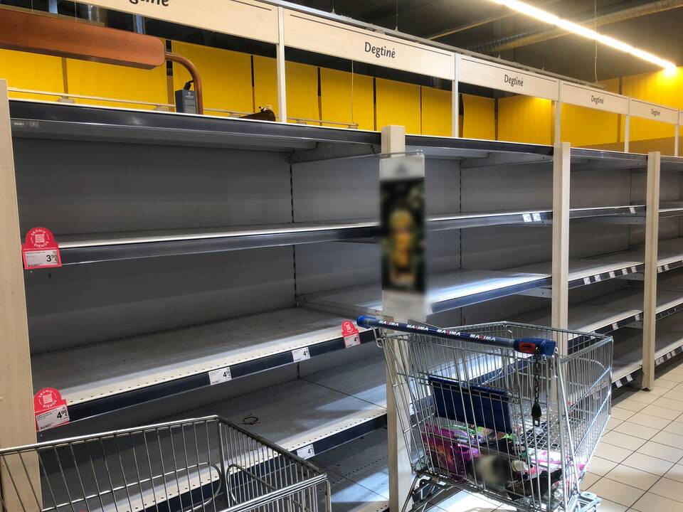 Pirkėjai apgulė Aleksote uždaromą „Maximą“