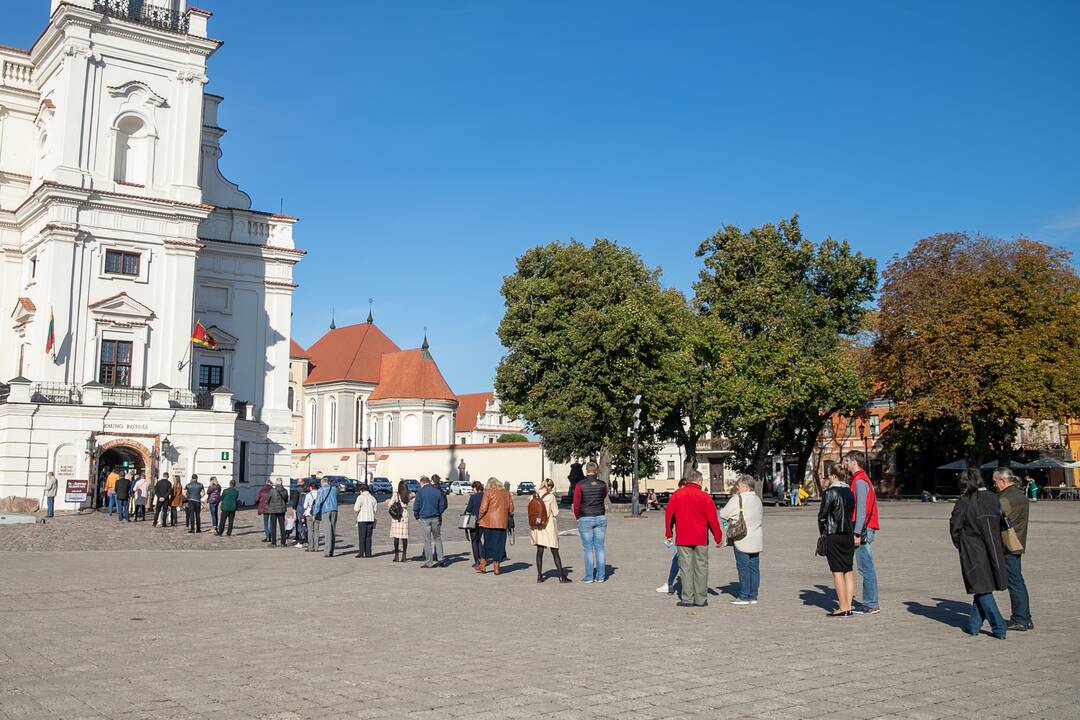Eilės išankstinio balsavimo vietose Kaune