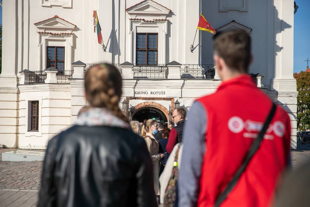 Eilės išankstinio balsavimo vietose Kaune