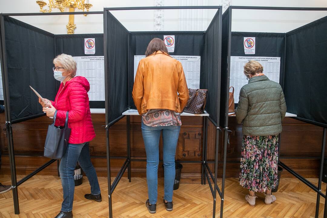 Eilės išankstinio balsavimo vietose Kaune