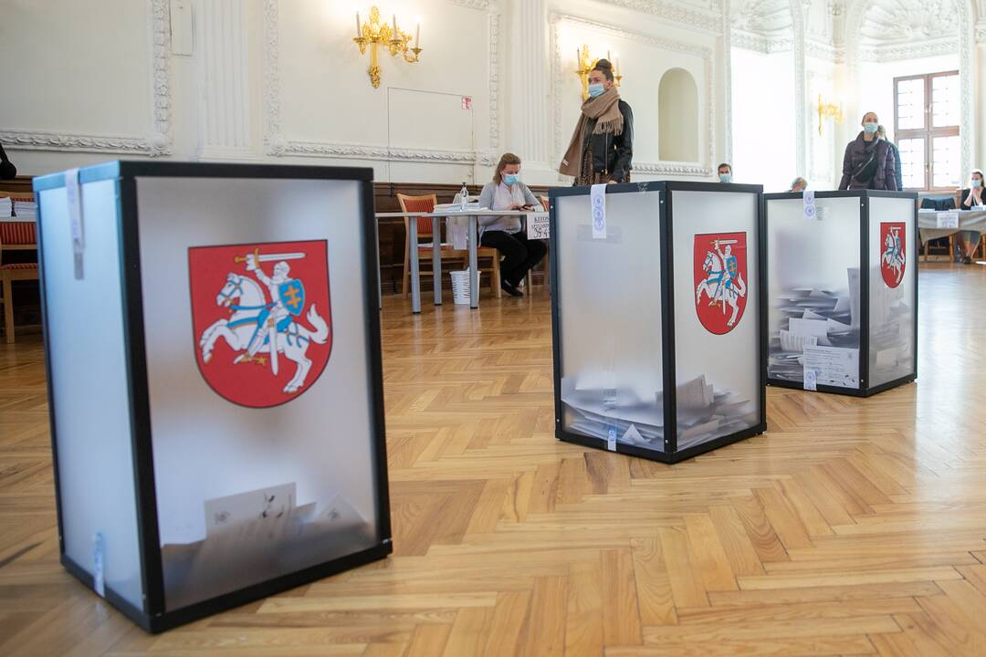 Eilės išankstinio balsavimo vietose Kaune