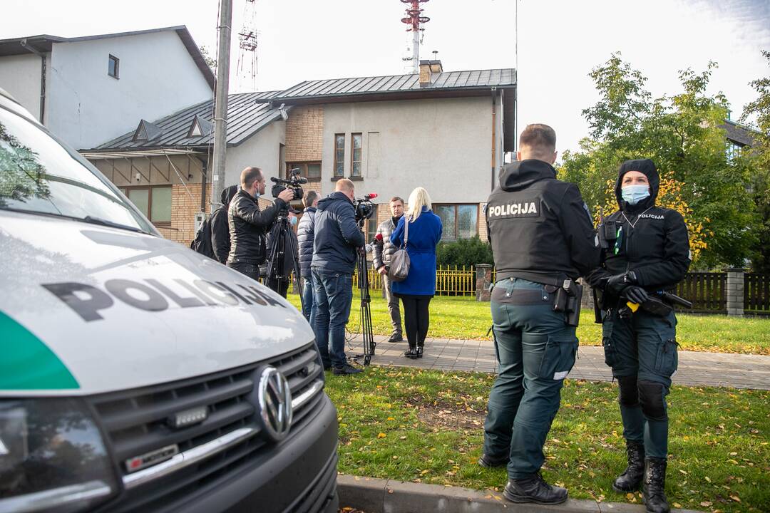 Žmonės susirinko pasirašyti peticiją dėl griaunamo Perkūno alėjos namo