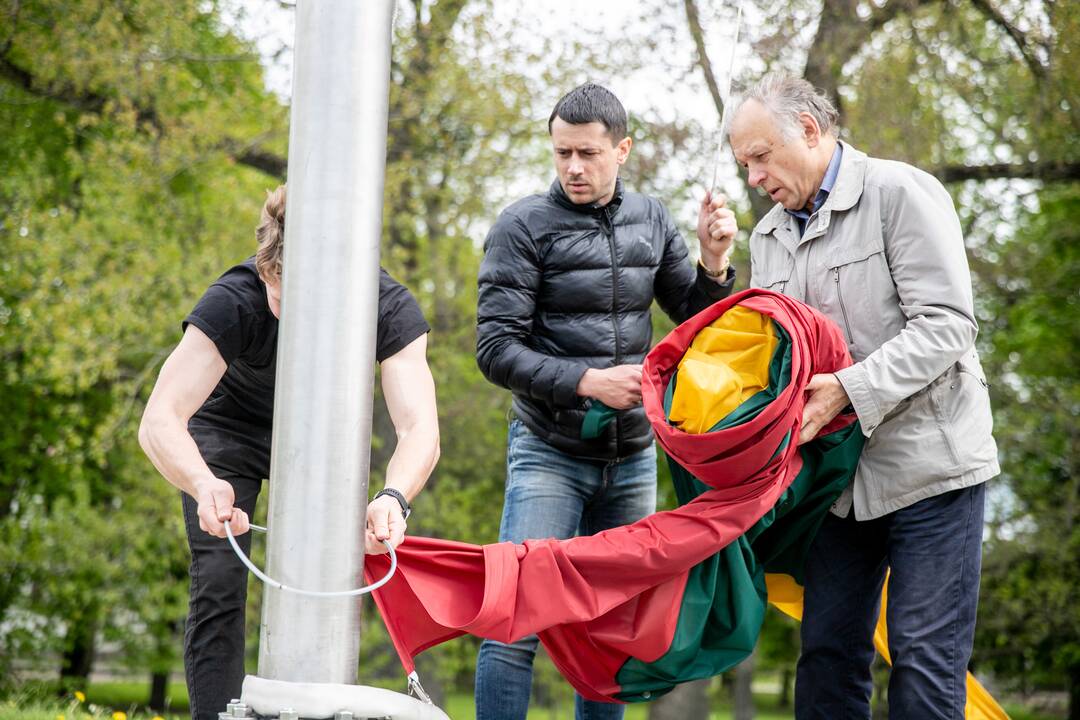 Kauno gimtadieniui – vėliava virš miesto
