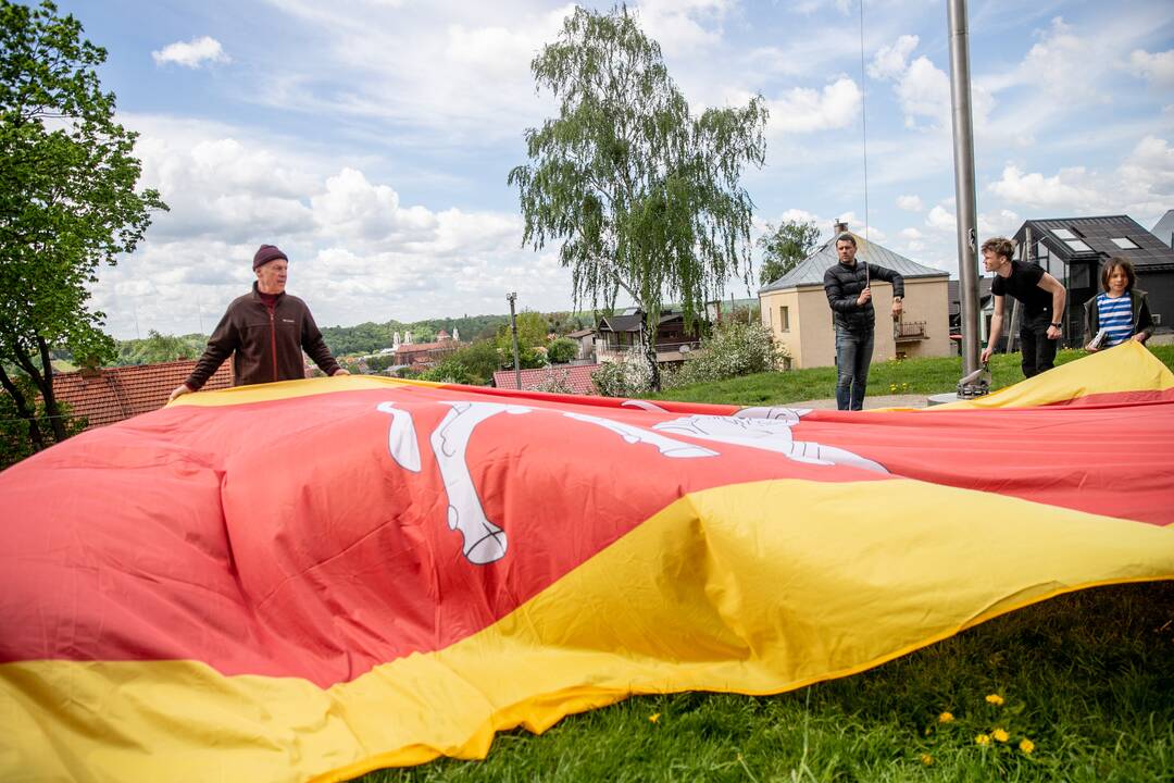 Kauno gimtadieniui – vėliava virš miesto