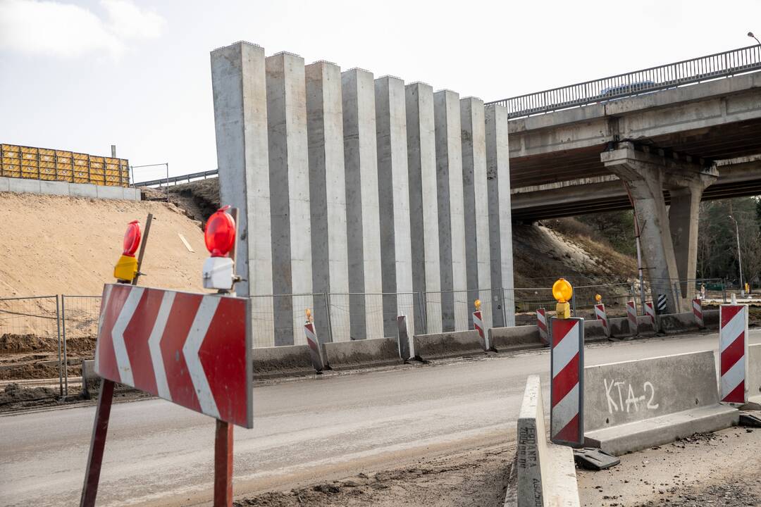 Atnaujinamos tilto per Nerį statybos