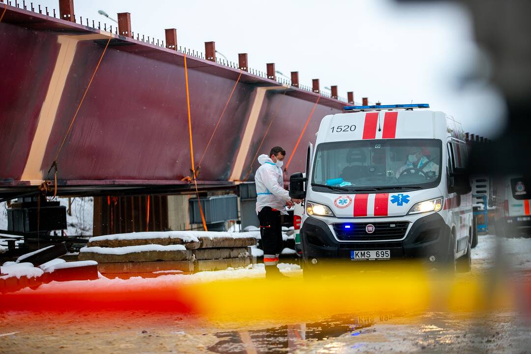 Nelaimė Kaune – tilto per Nerį statybų aikštelėje ant žmonių nukrito plokštė