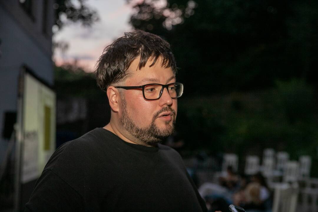 Filmo apie Baltarusiją peržiūra menininkų kiemelyje