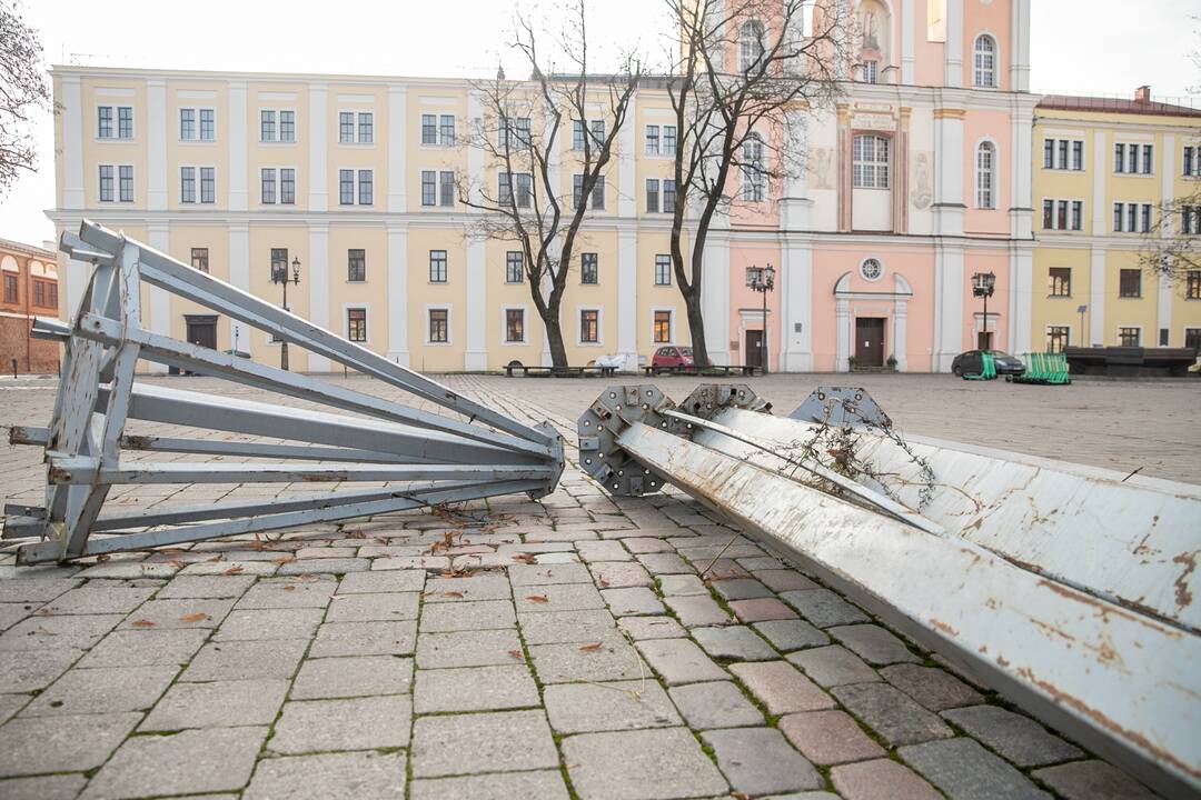 Kalėdinės eglutės įrengimas Rotušės aikštėje