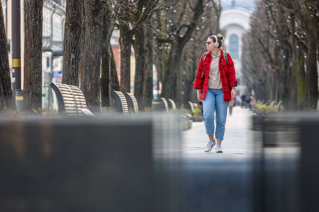 Kauniečiai džiaugiasi atėjusiu pavasariu