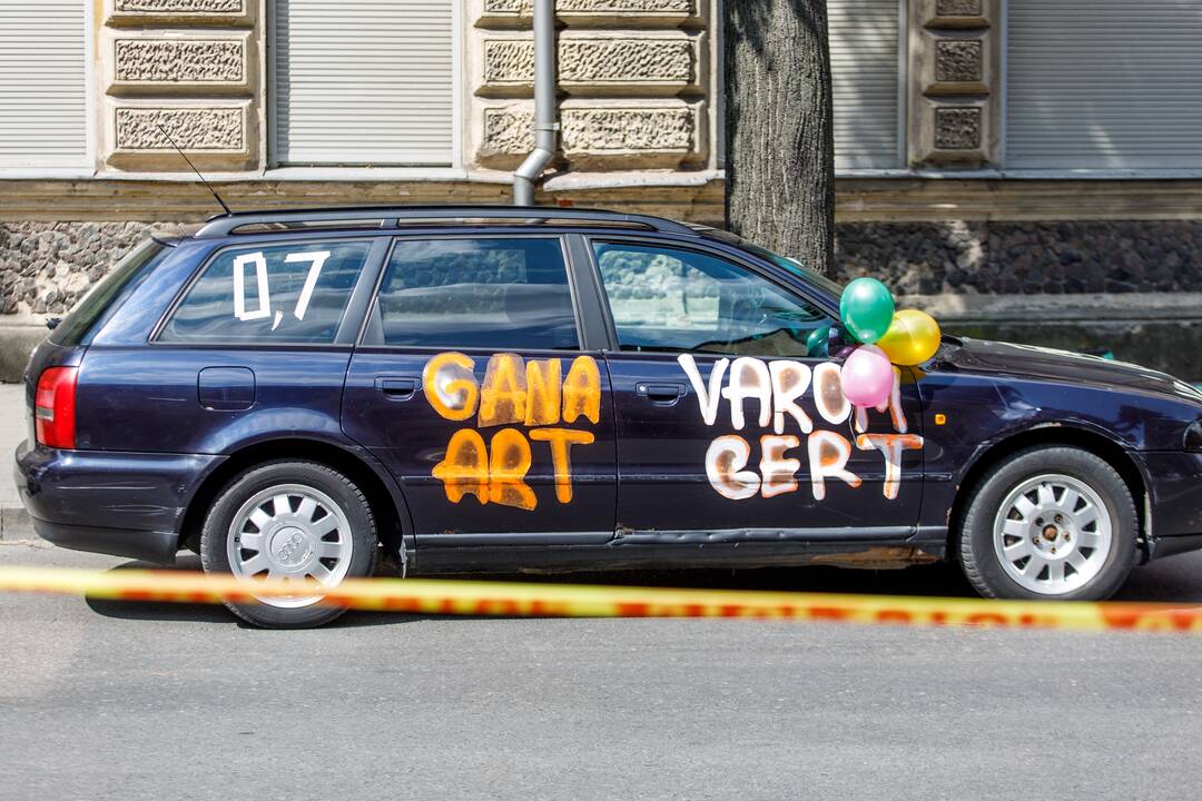 Kauno abiturientams skamba paskutinis skambutis