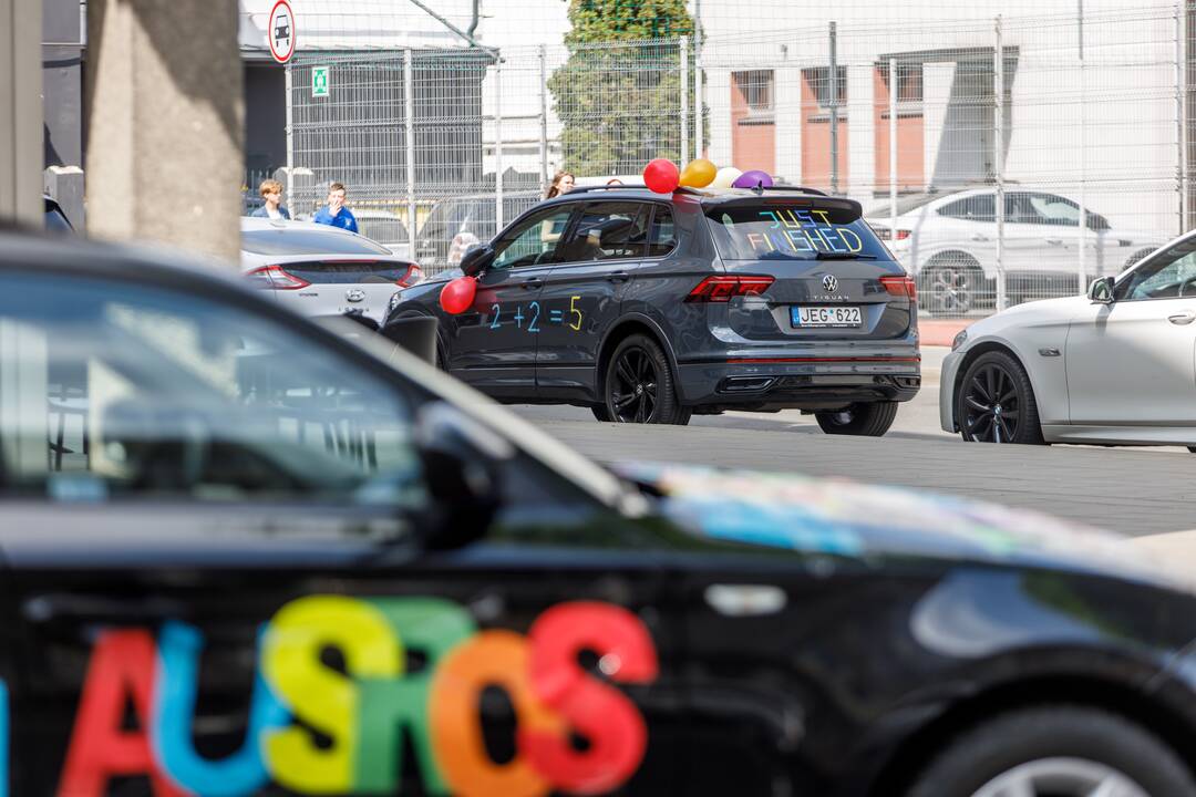 Kauno abiturientams skamba paskutinis skambutis