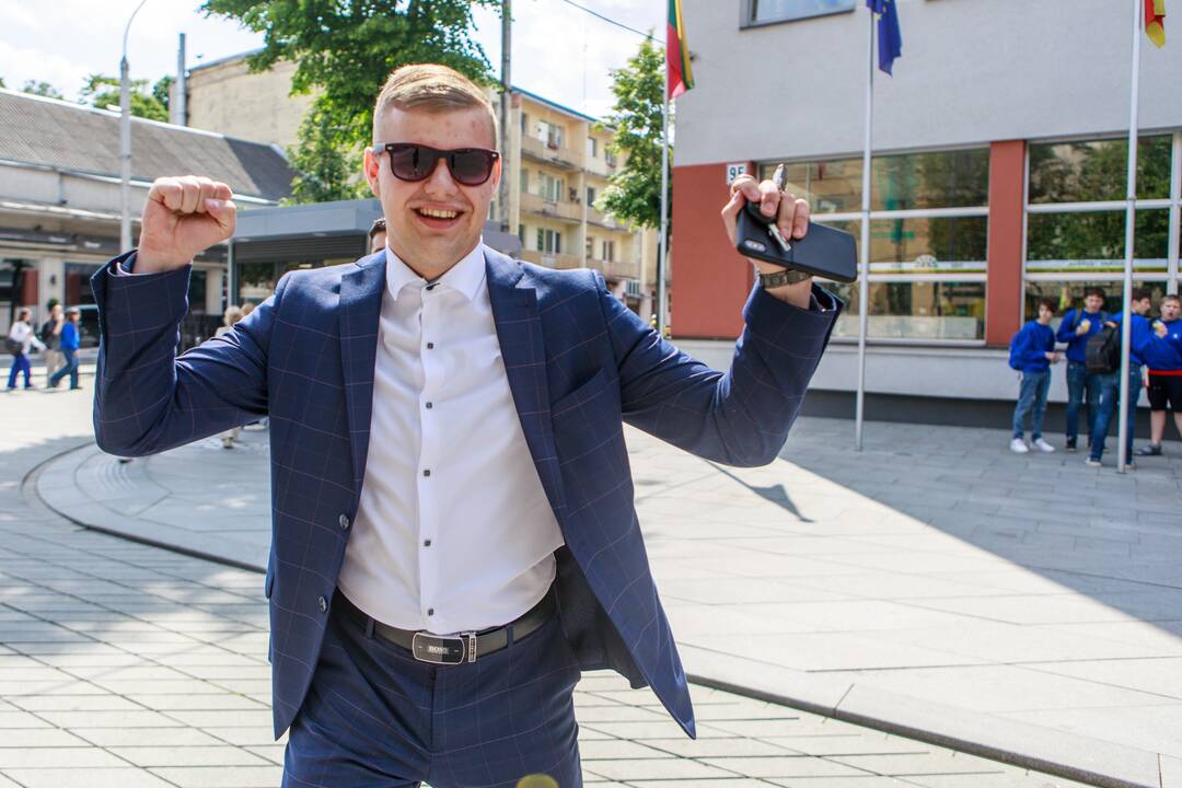 Kauno abiturientams skamba paskutinis skambutis