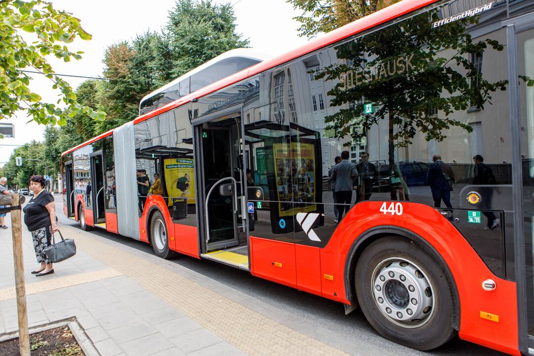 Kaune pristatė ilgąjį 18 metrų autobusą