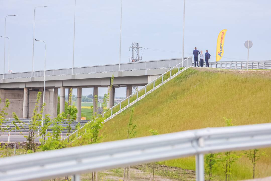 Magistralėje ties Giraite atidarytas viadukas