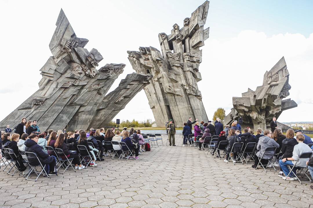 Holokausto aukų minėjimas IX forte