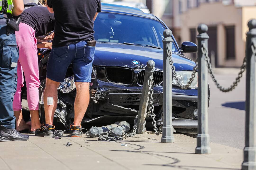 Sunkvežimio ir BMW avarija Birštono g.