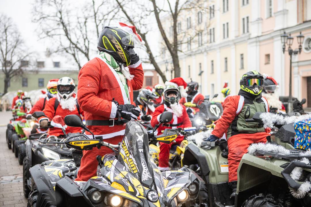 Ratuoti Kalėdų Seneliai aplankė Kauną