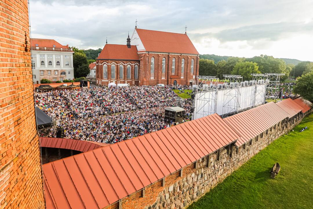 Kauno pilies papėdėje kauniečius subūrė operetė ir „Tautiška giesmė“