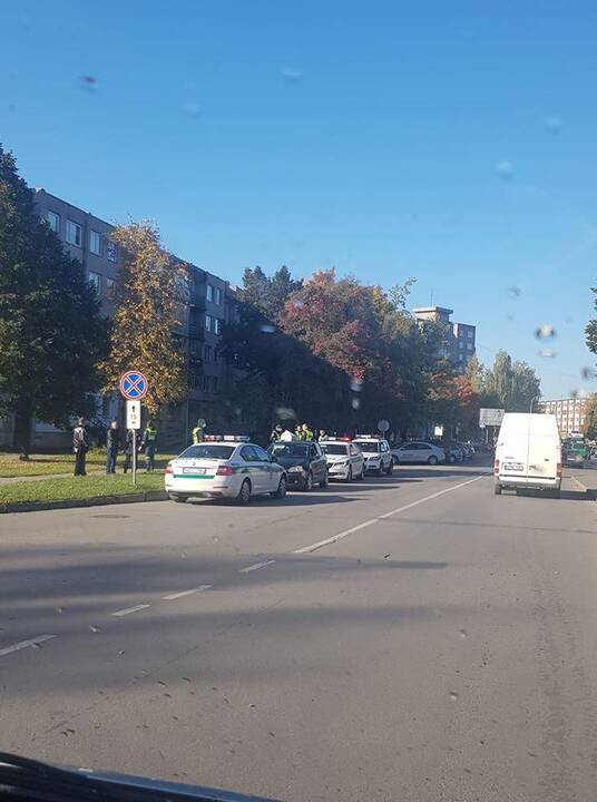 Marijampolėje praeivių dėmesį sukaustė policijos sujudimas