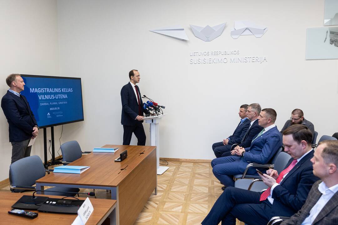 Sutarties dėl A14 kelio atkarpos tarp Molėtų ir Utenos remonto pasirašymas