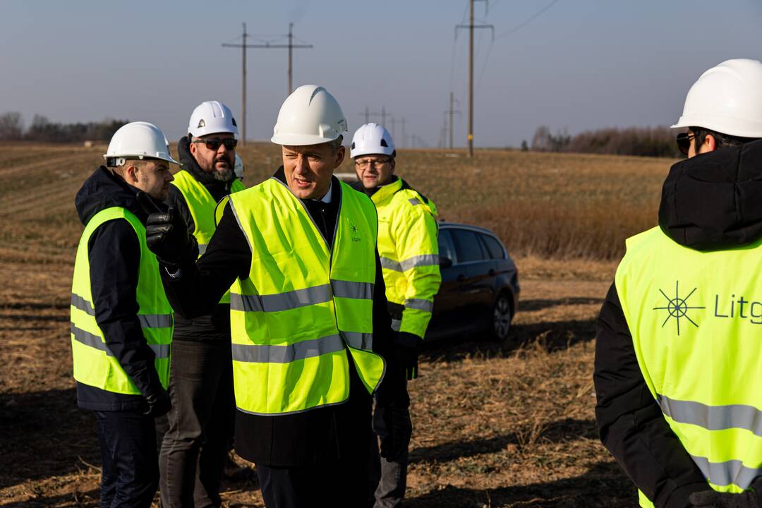 Elektros perdavimo linijos Kruonio HAE–Sovetskas atramų demontavimo darbai