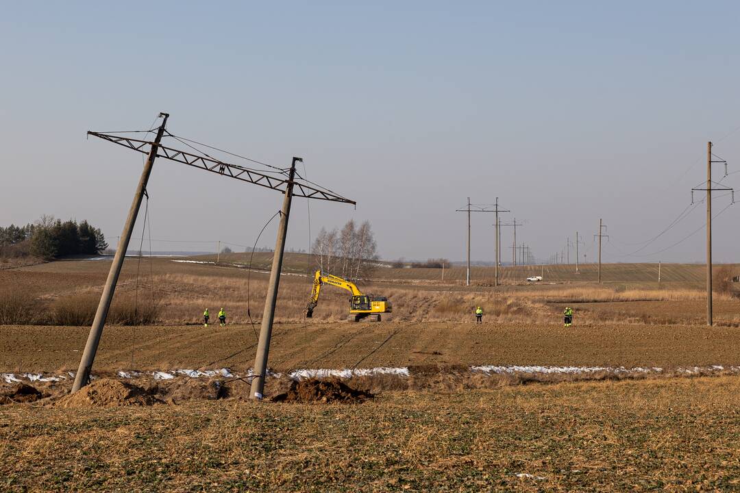 Elektros perdavimo linijos Kruonio HAE–Sovetskas atramų demontavimo darbai