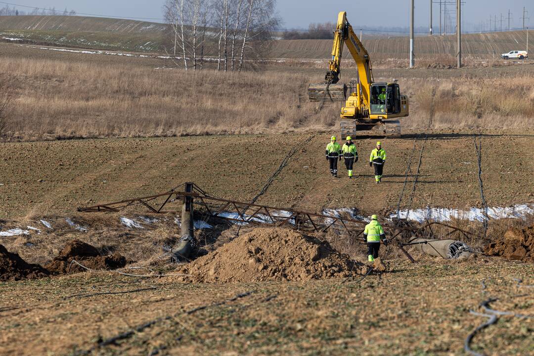 Elektros perdavimo linijos Kruonio HAE–Sovetskas atramų demontavimo darbai