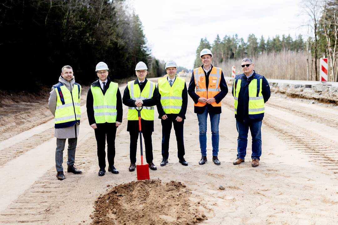 Paskutinio 43 kilometrų ilgio magistralės Vilnius–Utena ruožo rekonstrukcija: įkasta simbolinė kapsulė 