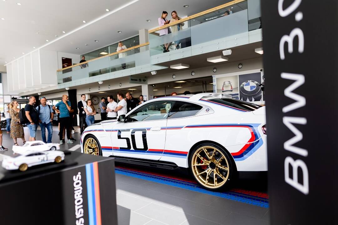 Pristatytas brangiausias BMW automobilis, skirtas įprastiems keliams – naujasis „BMW 3.0 CSL“