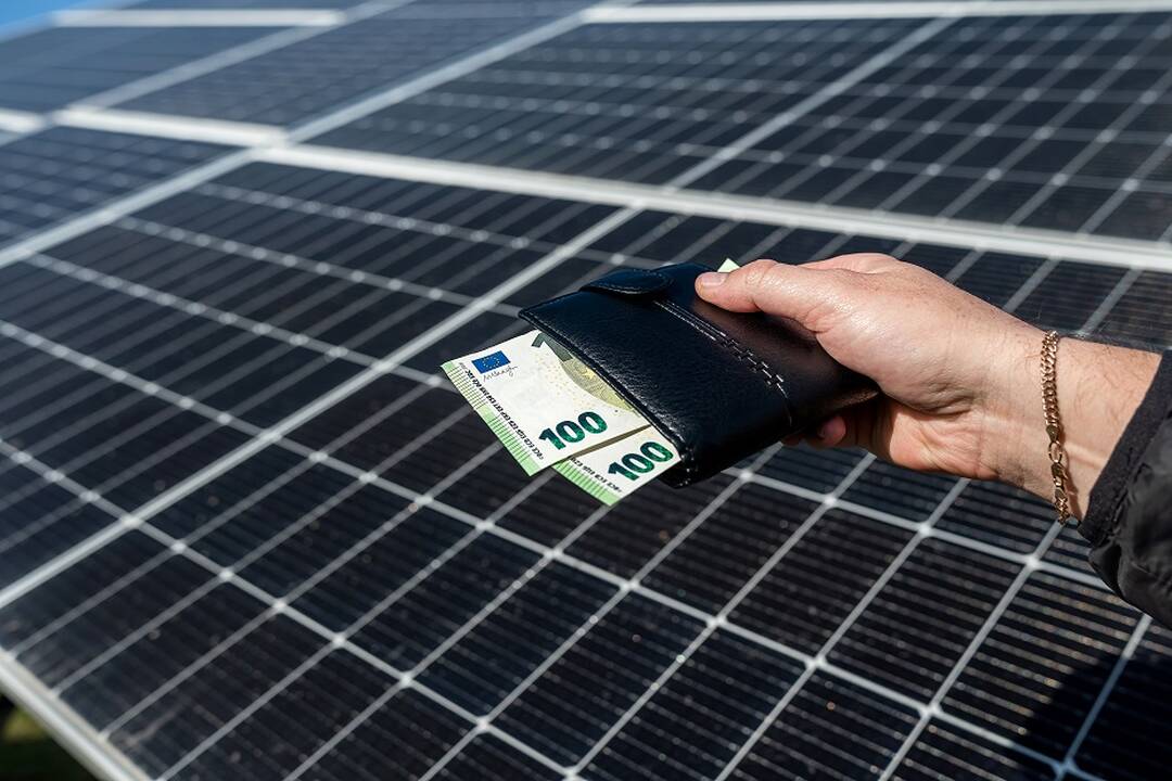 Įsirengusiems saulės elektrines išmokėta beveik 1,3 mln. eurų parama