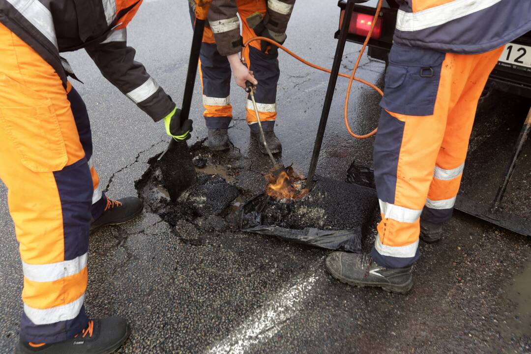 Sąlygos: kompensacija už prakirstas padangas priklauso tik tuo atveju, jei duobės nebuvo įmanoma pastebėti, pavyzdžiui, dėl balos.