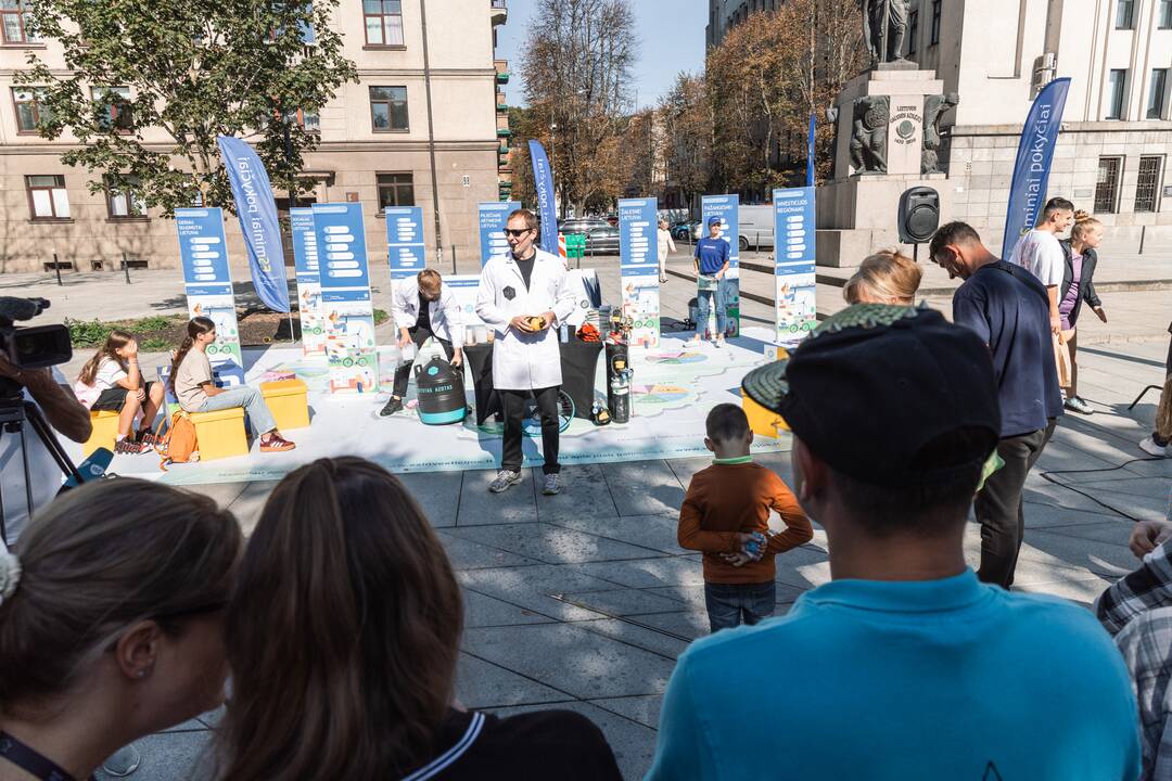 Susidomėjimas: ES investicijas Kaune padėjo pristatyti mokslo populiarinimo komanda.