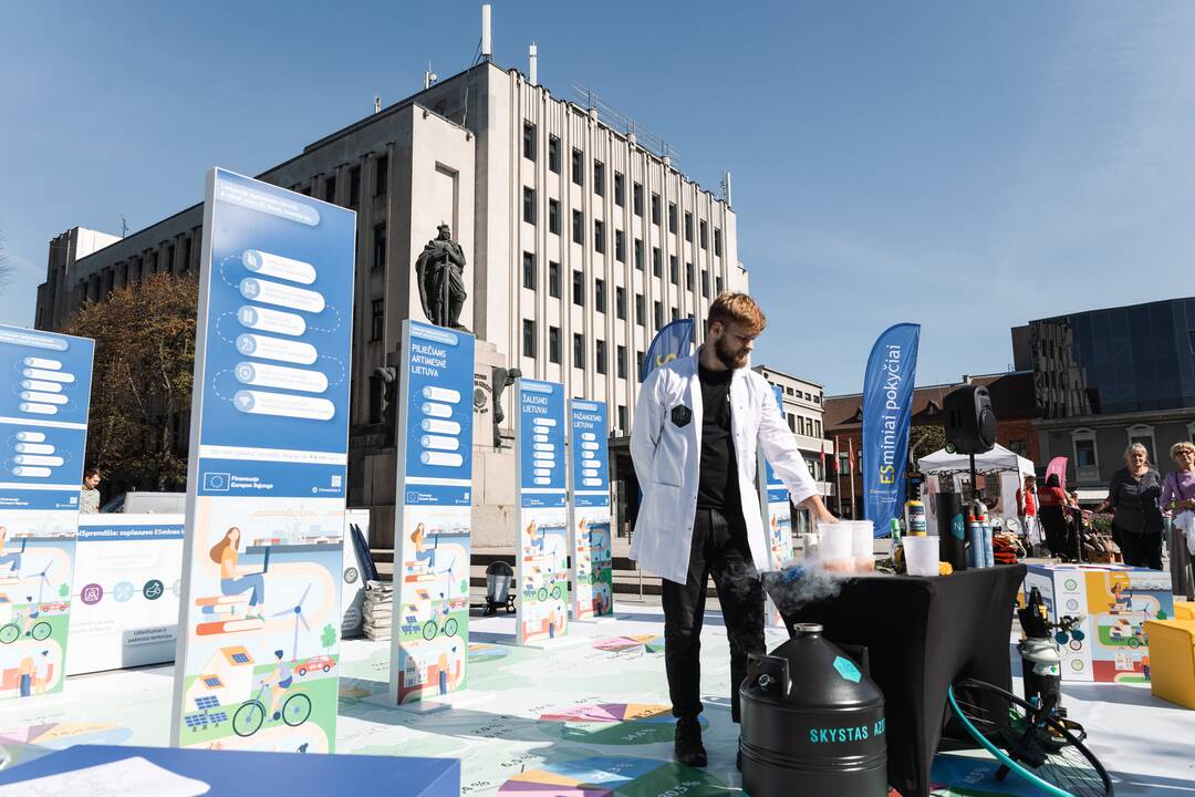 Susidomėjimas: ES investicijas Kaune padėjo pristatyti mokslo populiarinimo komanda.