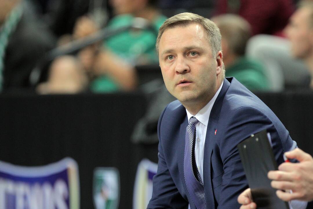 Pritildė: provokuoti sirgalius mėgstantis „Ryto“ lyderis M. Fosteris užduso žalgiriečių gynybos gniaužtuose.