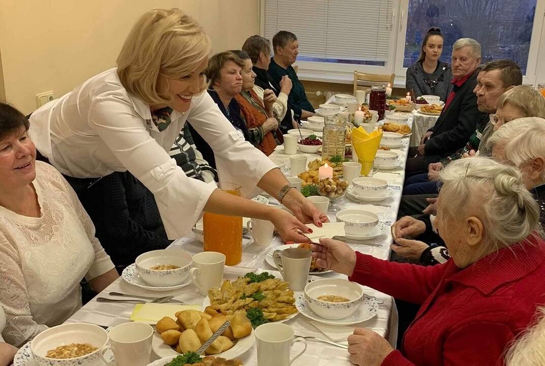 Po susitikimo su mokyklos bendruomene vaikai visuomet nori šilto apkabinimo.