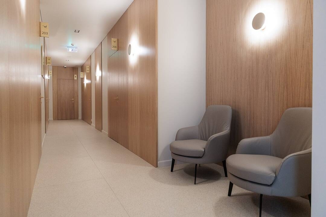 Besiplečianti klinika Kaune persikėlė į naujas patalpas miesto centre – į Kauno šv. arkangelo Mykolo bažnyčios ir Mykolo Žilinsko galerijos kaimynystę – Kęstučio g. 24. 