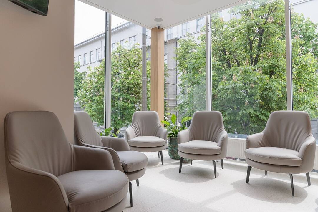 Besiplečianti klinika Kaune persikėlė į naujas patalpas miesto centre – į Kauno šv. arkangelo Mykolo bažnyčios ir Mykolo Žilinsko galerijos kaimynystę – Kęstučio g. 24. 