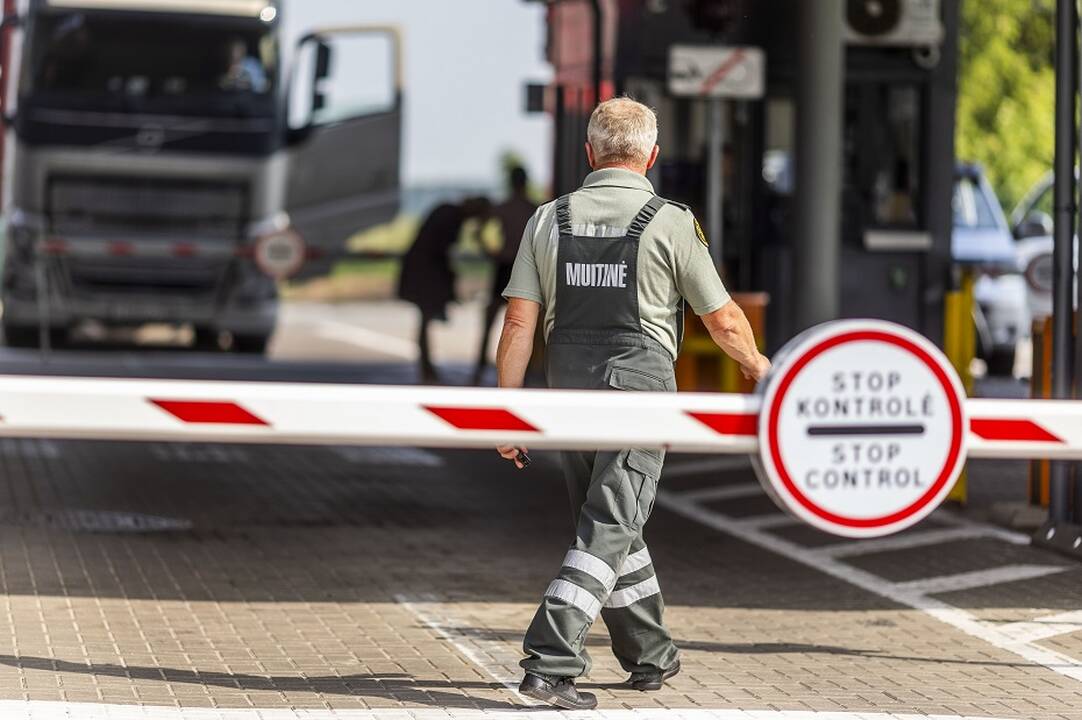 Už sankcijų pažeidimą dviem Lietuvos įmonėms skirtos tūkstantinės baudos