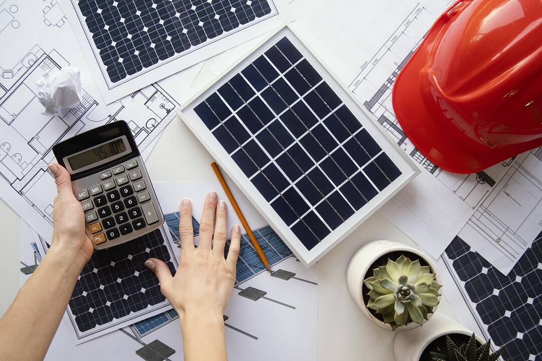 Gaminančių vartotojų elektros pasaugojimas sausį brangs nuo 20 proc. iki 3,7 karto