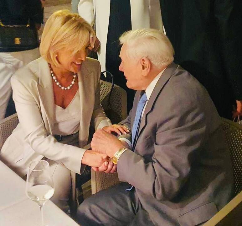 Po susitikimo su mokyklos bendruomene vaikai visuomet nori šilto apkabinimo.