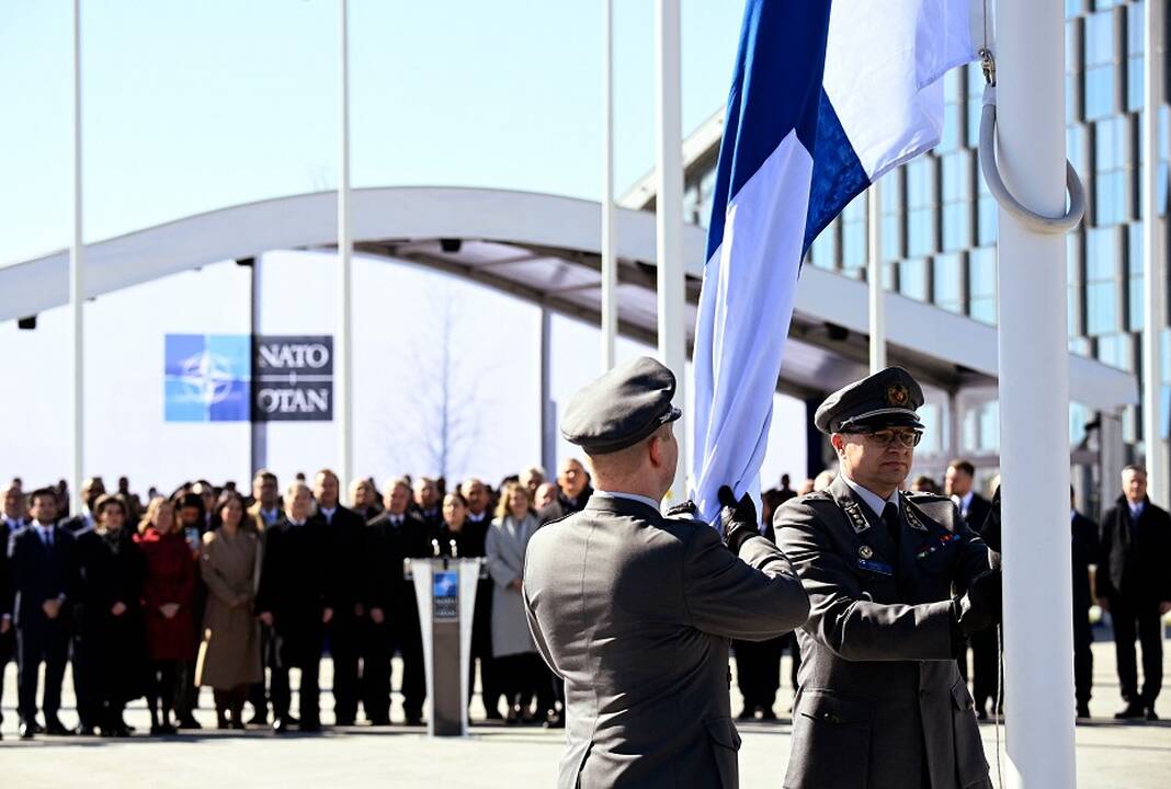 NATO sveikina Suomiją, tapusią 31-ąja nare.