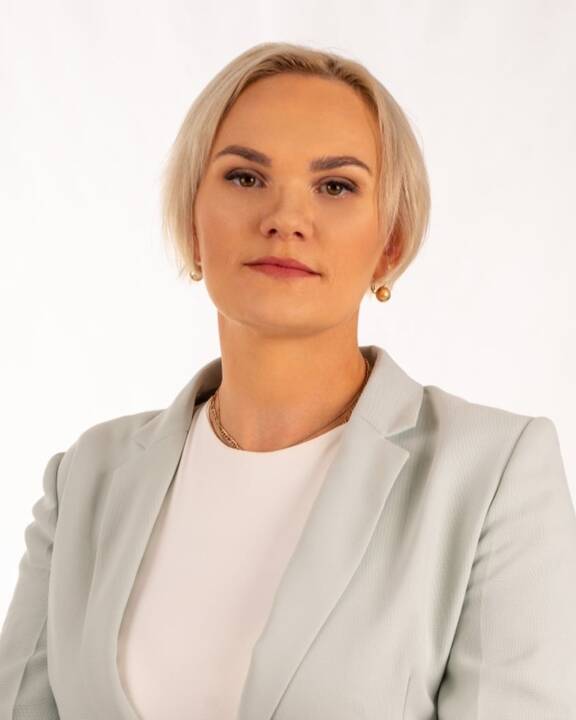 Po susitikimo su mokyklos bendruomene vaikai visuomet nori šilto apkabinimo.