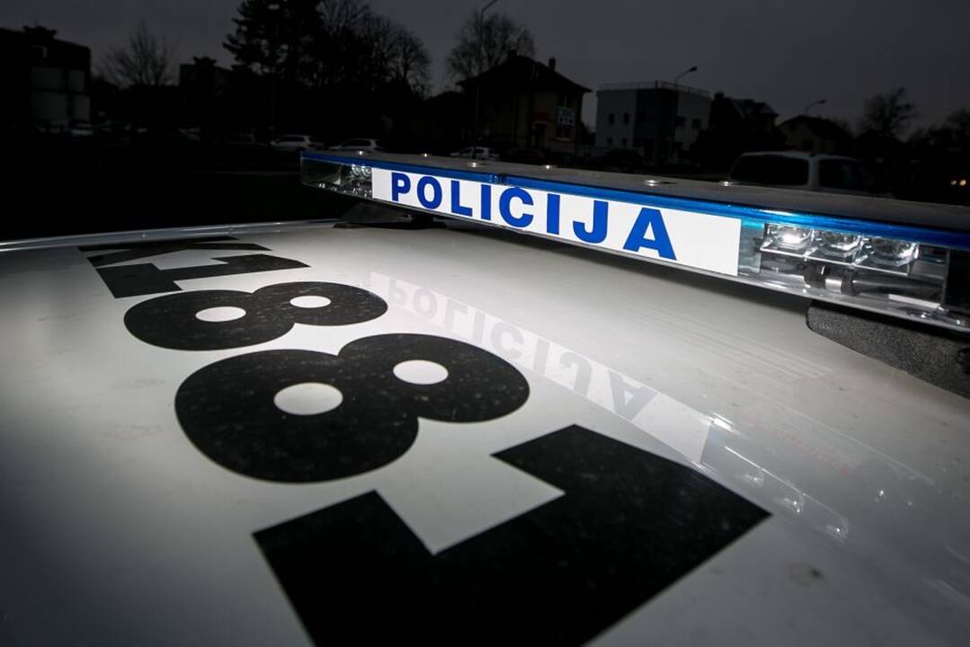 Partrenkęs girtą pėsčiąją, vairuotojas paspruko iš įvykio vietos