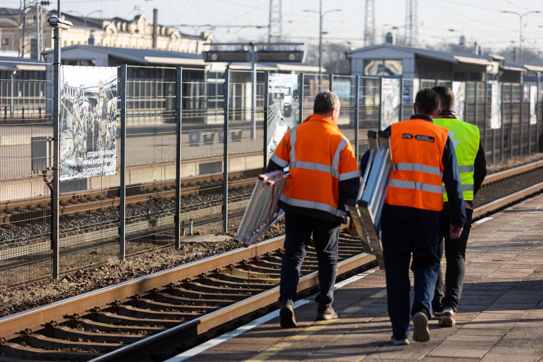 Vilniaus geležinkelio stoties perone – paroda rusų dėmesiui į karą atkreipti