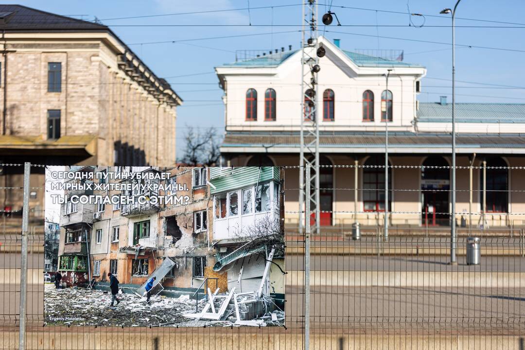 Vilniaus geležinkelio stoties perone – paroda rusų dėmesiui į karą atkreipti