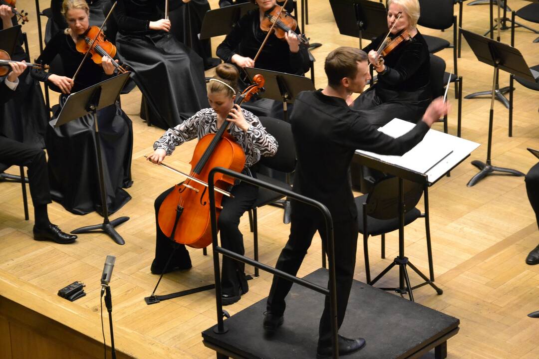 Pradžia: tradicinis KMSO ir Juozo Naujalio muzikos gimnazijos moksleivių koncertas – puiki galimybė susipažinti su būsimomis muzikos žvaigždėmis.