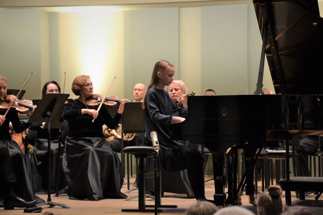 Pradžia: tradicinis KMSO ir Juozo Naujalio muzikos gimnazijos moksleivių koncertas – puiki galimybė susipažinti su būsimomis muzikos žvaigždėmis.