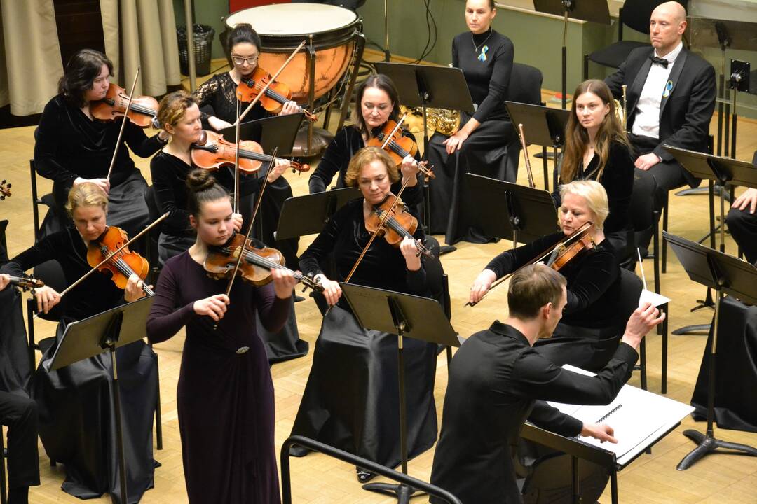Pradžia: tradicinis KMSO ir Juozo Naujalio muzikos gimnazijos moksleivių koncertas – puiki galimybė susipažinti su būsimomis muzikos žvaigždėmis.