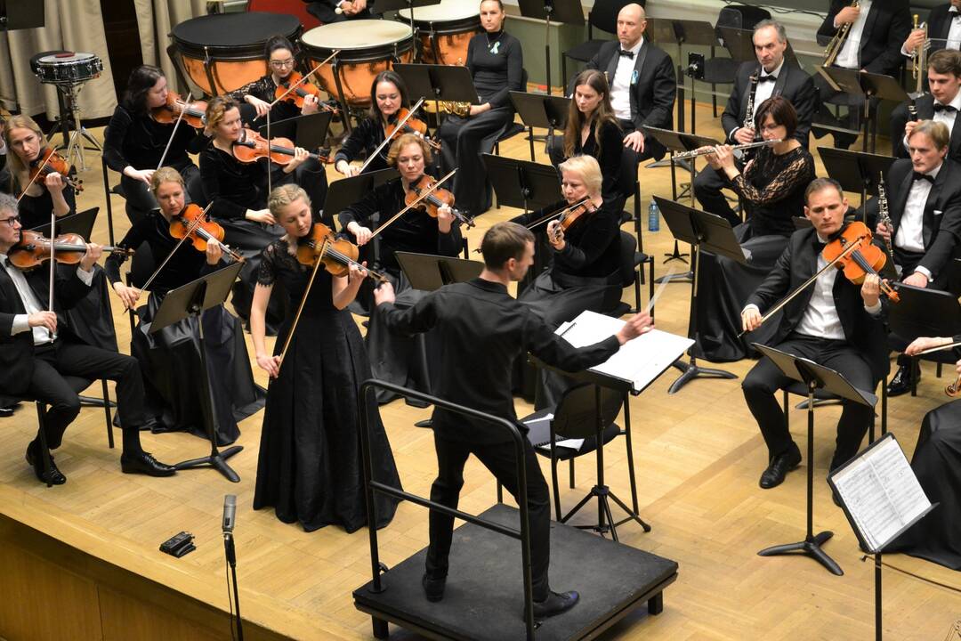 Pradžia: tradicinis KMSO ir Juozo Naujalio muzikos gimnazijos moksleivių koncertas – puiki galimybė susipažinti su būsimomis muzikos žvaigždėmis.