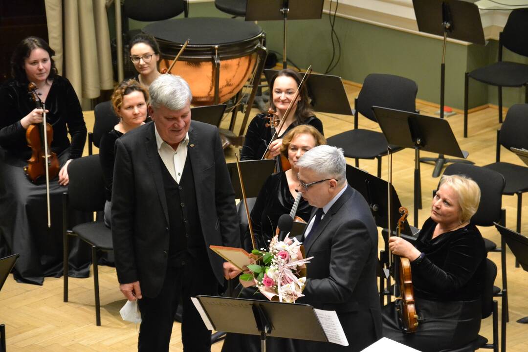 Pradžia: tradicinis KMSO ir Juozo Naujalio muzikos gimnazijos moksleivių koncertas – puiki galimybė susipažinti su būsimomis muzikos žvaigždėmis.